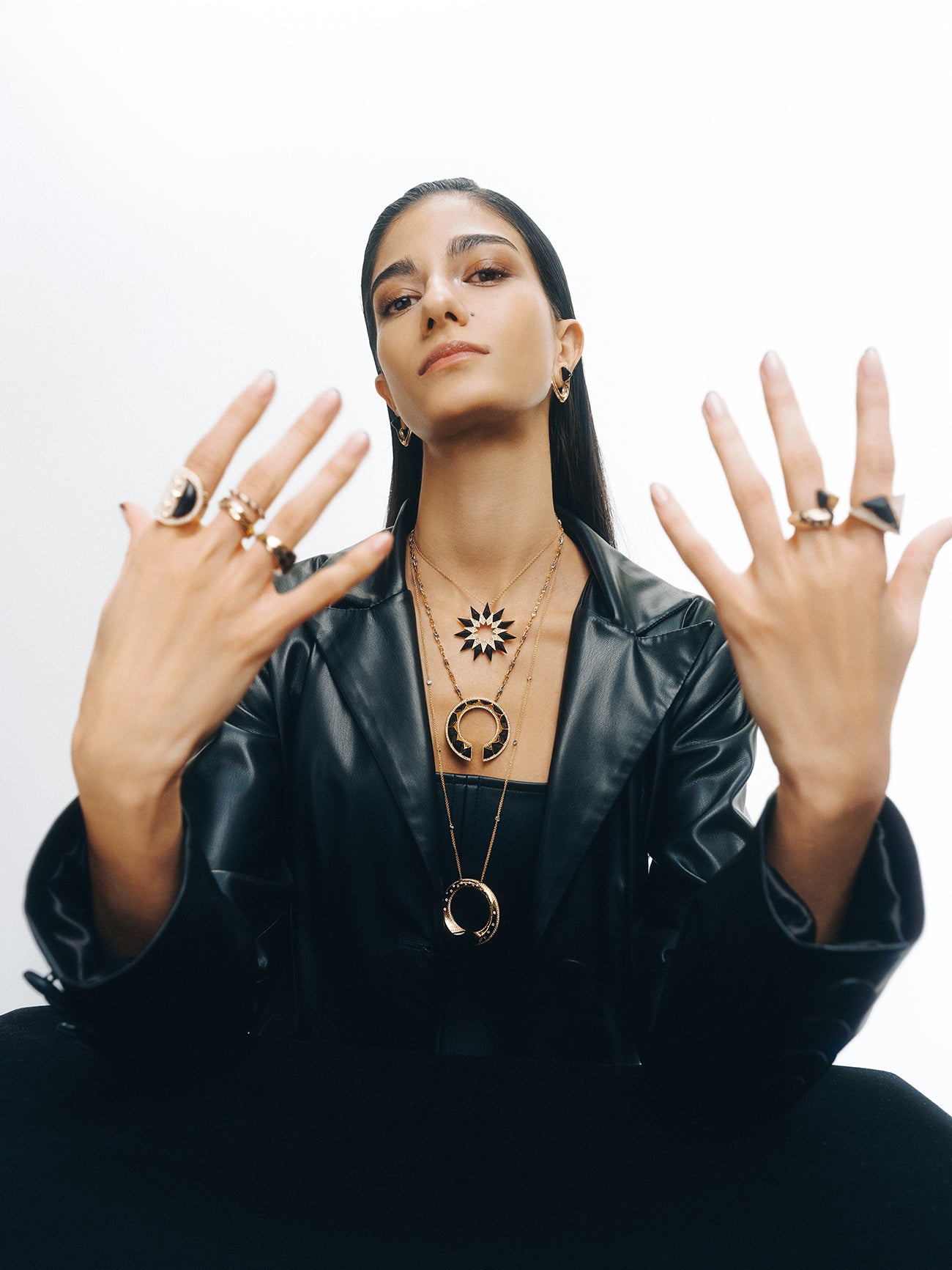 Neutra Balance Medallion - Black