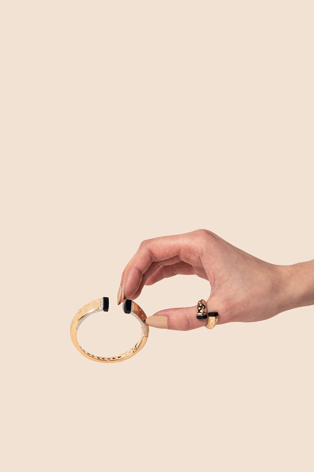 Neutra Balance Bracelet - Black