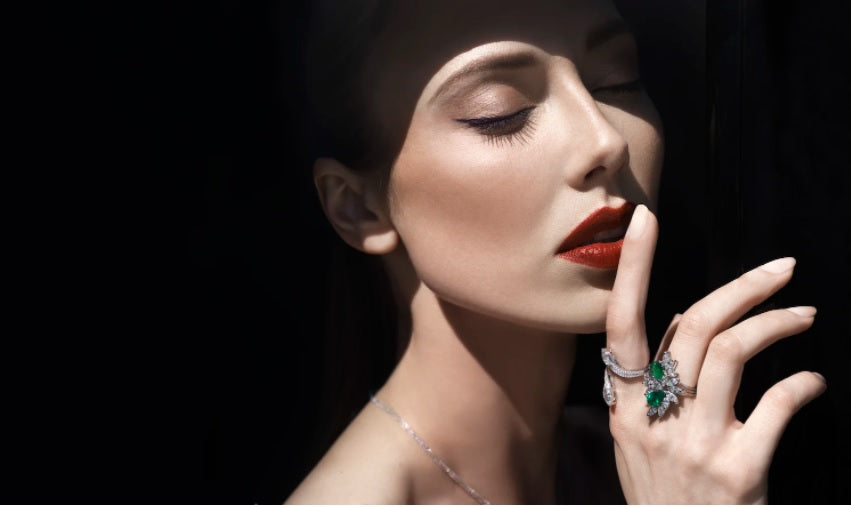 Blossom II Ring with Emerald